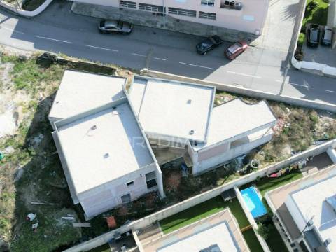 Moradia t4 nova em joane