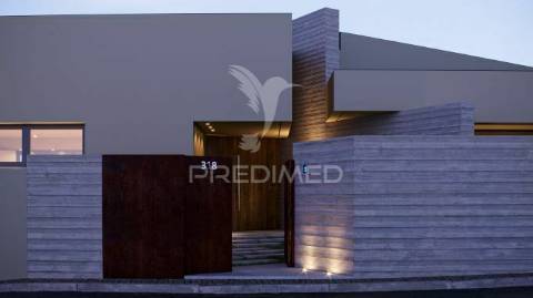 Moradia t4 nova em joane