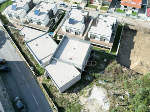 Moradia t4 nova em joane