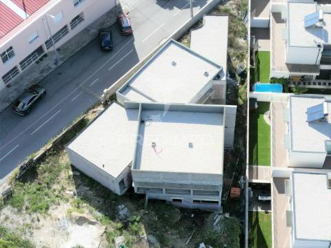 Moradia t4 nova em joane