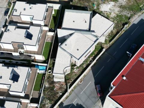 Moradia t4 nova em joane