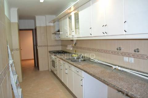 Apartamento t2  garagem varandas