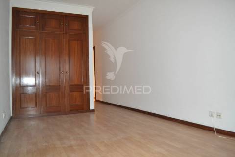 Apartamento t2  garagem varandas