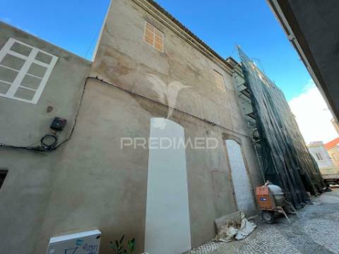 Oportunidade investimento -prédio em zona histórica de portimão para reconstrução