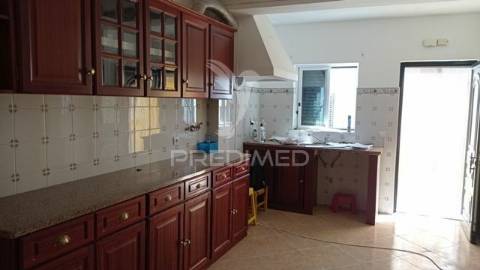 Casa de rés do chão e 1ºandar, seda.