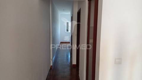 Casa de rés do chão e 1ºandar, seda.