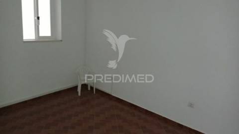 Casa de rés do chão e 1ºandar, seda.