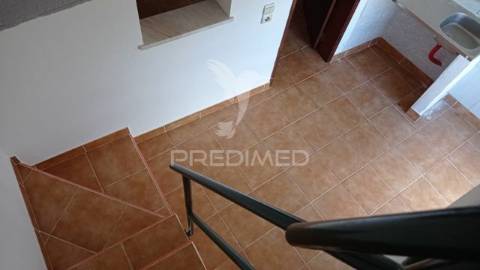 Casa de rés do chão e 1ºandar, seda.