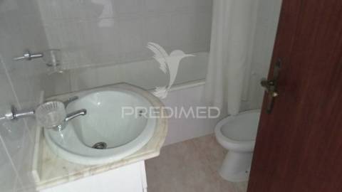 Casa de rés do chão e 1ºandar, seda.