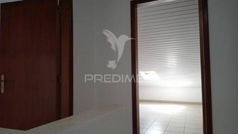 Casa de rés do chão e 1ºandar, seda.