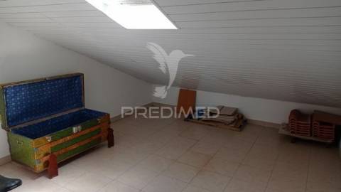 Casa de rés do chão e 1ºandar, seda.