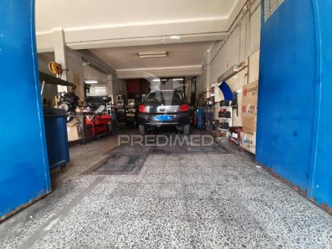 Vende-se/trespassa-se oficina, no seixal