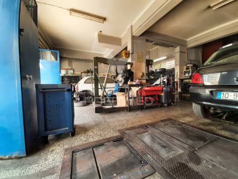 Vende-se/trespassa-se oficina, no seixal