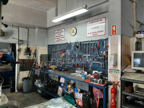 Vende-se/trespassa-se oficina, no seixal