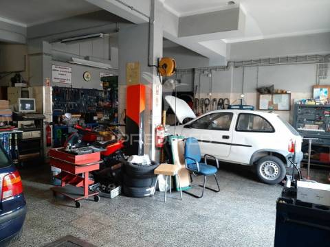 Vende-se/trespassa-se oficina, no seixal