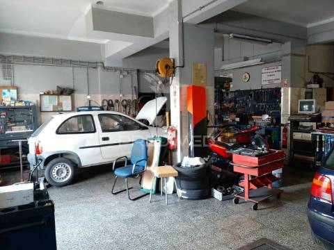 Vende-se/trespassa-se oficina, no seixal