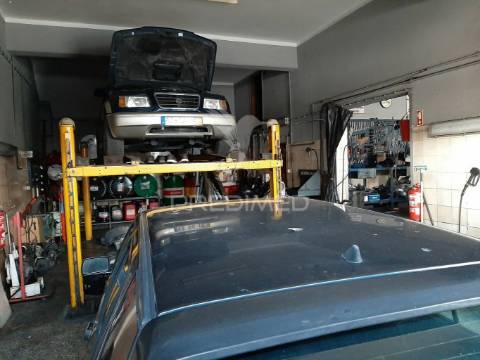 Vende-se/trespassa-se oficina, no seixal