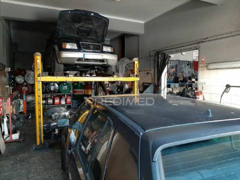 Vende-se/trespassa-se oficina, no seixal