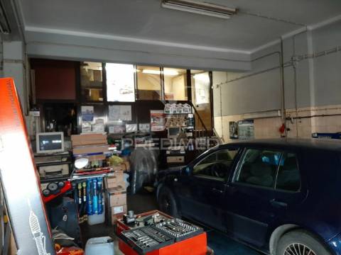 Vende-se/trespassa-se oficina, no seixal