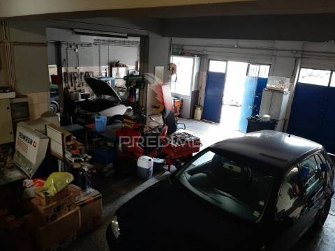 Vende-se/trespassa-se oficina, no seixal