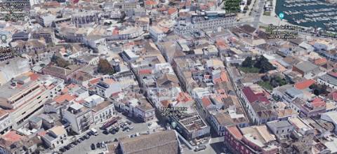 Prédio centenário habitacional e comércio na baixa de faro