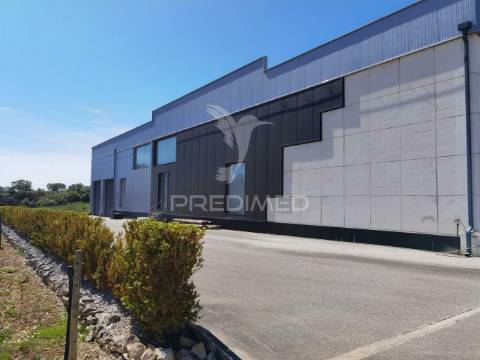 Excelente oportunidade de negocio  pavilhão-armazém  torre do bispo