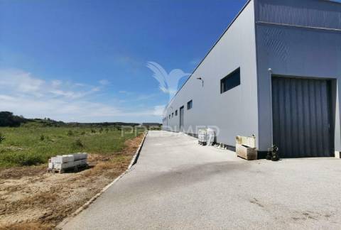 Excelente oportunidade de negocio  pavilhão-armazém  torre do bispo