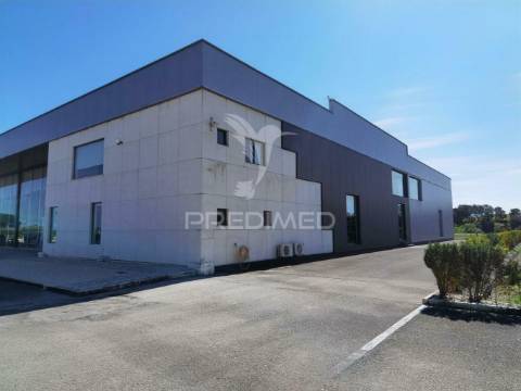 Excelente oportunidade de negocio  pavilhão-armazém  torre do bispo