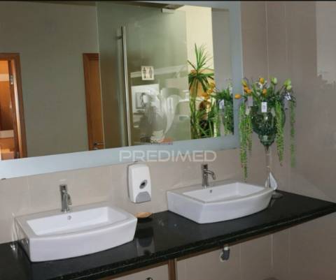 Excelente oportunidade de negocio  pavilhão-armazém  torre do bispo