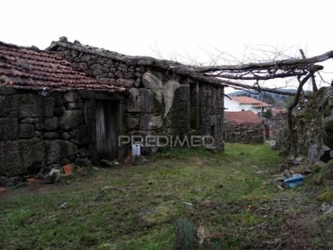 Moradia de pedra para recuperar