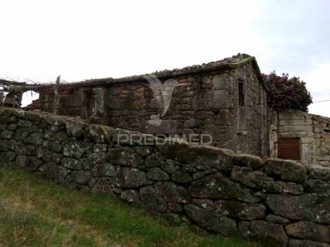 Moradia de pedra para recuperar