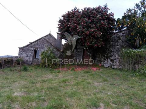 Moradia de pedra para recuperar