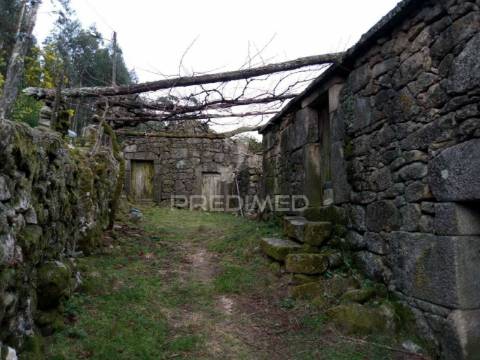 Moradia de pedra para recuperar