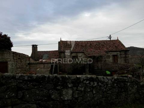 Moradia de pedra para recuperar