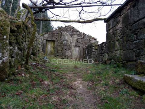 Moradia de pedra para recuperar