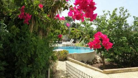 Quinta 10.080m2 com moradia bi familiar 411m2 e piscina