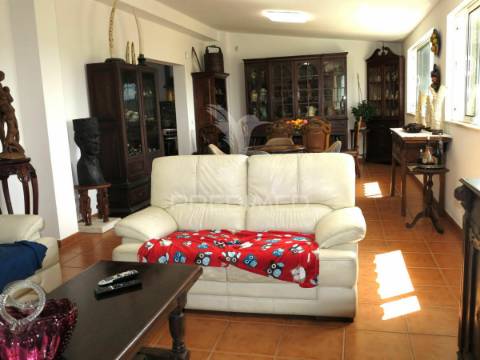 Quinta 10.080m2 com moradia bi familiar 411m2 e piscina