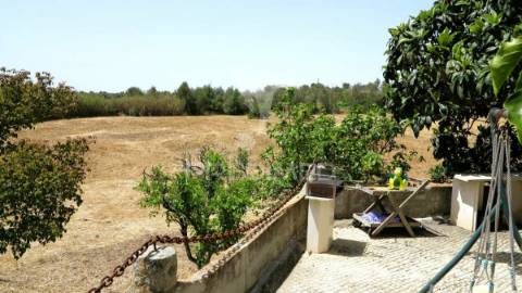 Quinta 10.080m2 com moradia bi familiar 411m2 e piscina