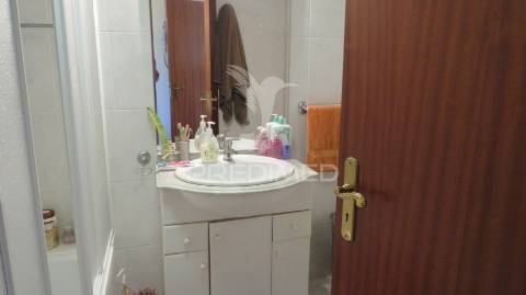 Apartamento t3 nos piornais junto estrada monumental vista mar.