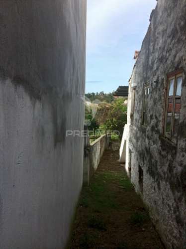 Moradia t2 para restaurar com terreno, amiais de baixo