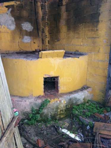 Moradia t2 para restaurar com terreno, amiais de baixo