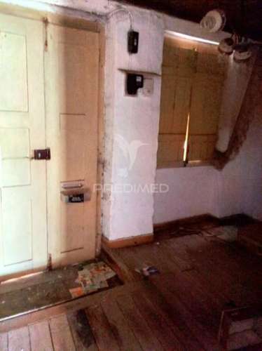 Moradia t2 para restaurar com terreno, amiais de baixo