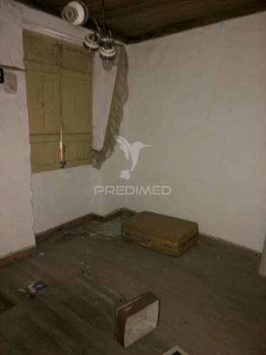 Moradia t2 para restaurar com terreno, amiais de baixo