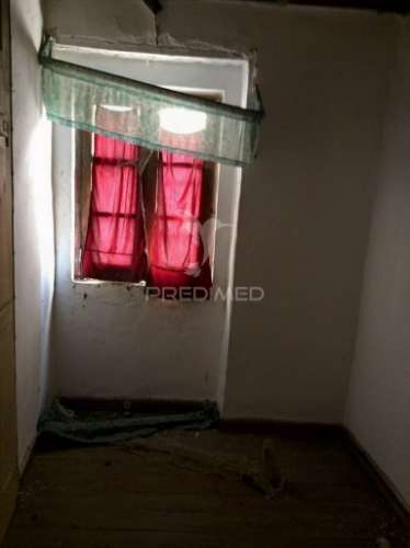 Moradia t2 para restaurar com terreno, amiais de baixo