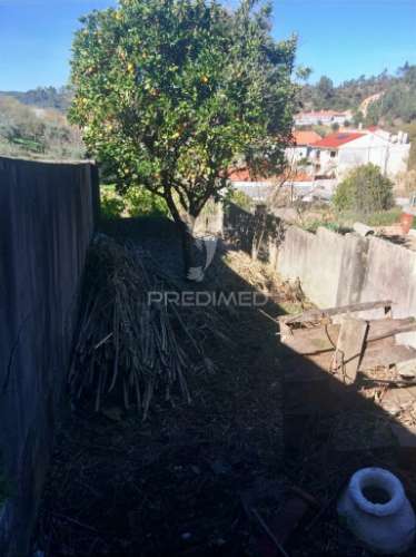 Moradia t2 para restaurar com terreno, amiais de baixo