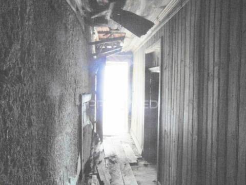 Casa tradicional em granito p/recuperar em vila real