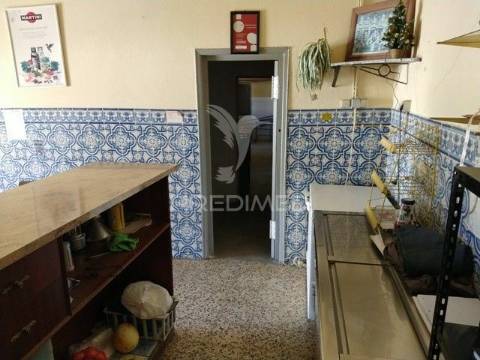 Habitação/ comércio zona de chamusca- santarém