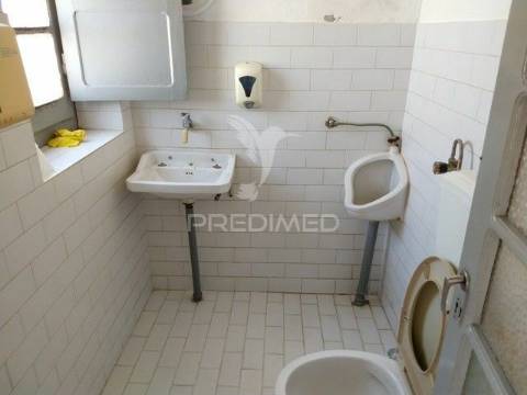 Habitação/ comércio zona de chamusca- santarém