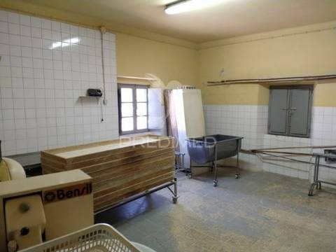 Habitação/ comércio zona de chamusca- santarém