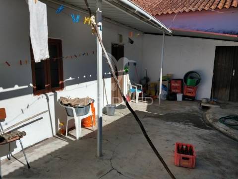 Habitação/ comércio zona de chamusca- santarém